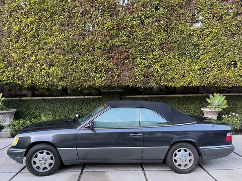 Used 1995 Mercedes-Benz E 320 E 320 Cabriolet 2D image 1
