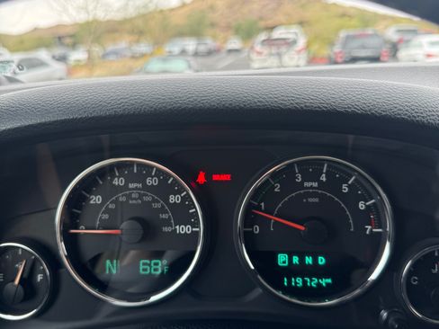 Used 2015 Jeep Wrangler Unlimited Rubicon w/ Connectivity Group image 26