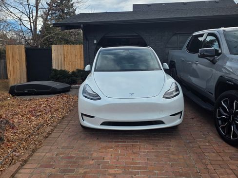 Used 2022 Tesla Model Y Long Range image 1