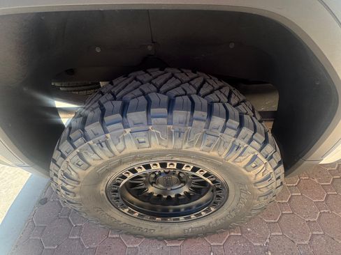 Used 2025 GMC Sierra 1500 AT4 AWD/4WD image 9