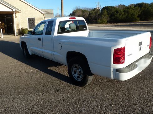 Used 2011 Dodge Dakota ST image 2