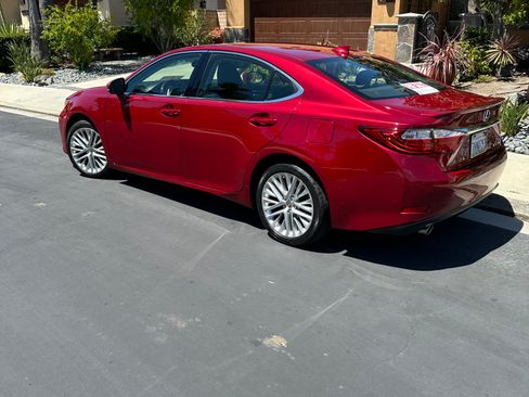 Used 2015 Lexus ES 350 w/ Luxury Package FWD image 2