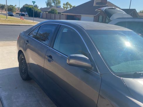 Used 2011 Toyota Camry LE image 4