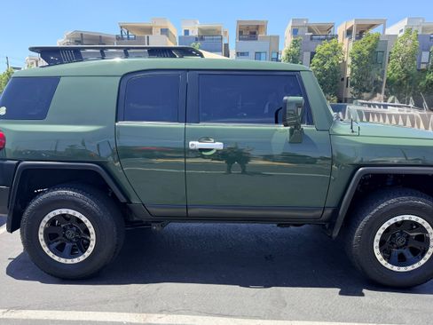 Used 2013 Toyota FJ Cruiser 4WD w/ Convenience Pkg image 4