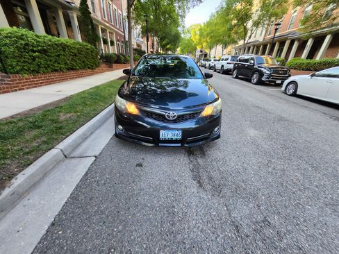 Used 2014 Toyota Camry SE FWD image 8
