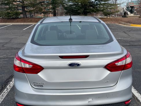 Used 2012 Ford Focus SE w/ SE Winter Pkg image 6