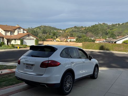 Used 2012 Porsche Cayenne S image 5