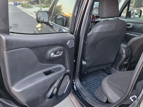 Used 2018 Jeep Renegade Altitude w/ Safety & Security Group image 14