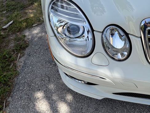 Used 2009 Mercedes-Benz E 550 Sedan image 14