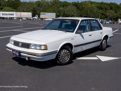 Used 1996 Oldsmobile Cutlass Ciera SL FWD image 4