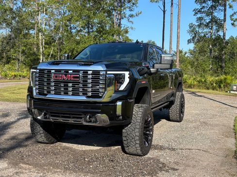 Used 2024 GMC Sierra 2500 Denali w/ Denali Reserve Package image 9