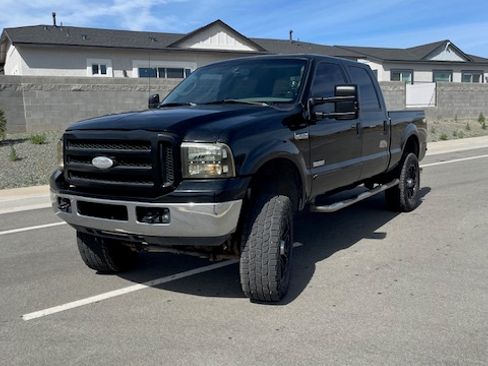 Used 2006 Ford F250 Lariat image 2