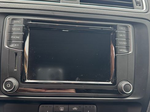 Used 2017 Volkswagen Jetta SE image 14