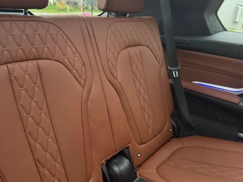 Used 2022 BMW X7 xDrive40i w/ M Sport Package image 2