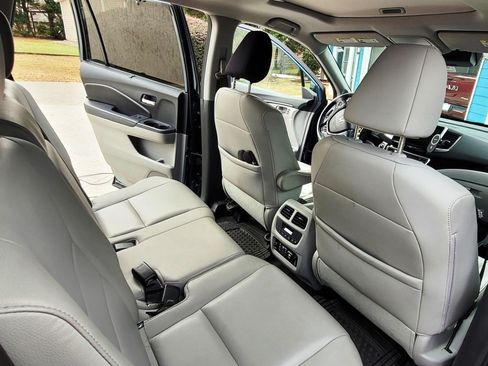Used 2016 Honda Pilot Touring image 18