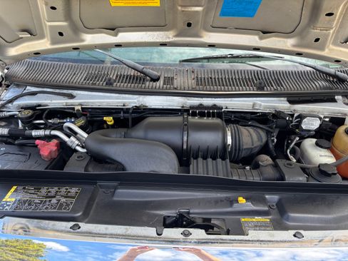 Used 2011 Ford E-350 and Econoline 350 Super Duty w/ Shuttle Bus Prep Pkg RWD image 4