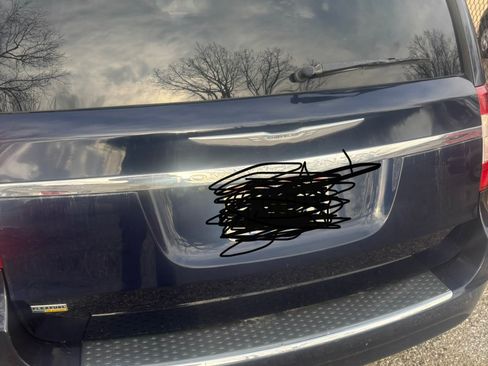 Used 2012 Chrysler Town & Country Touring w/ Entertainment Group #1 image 4