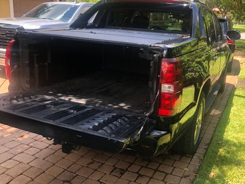 Used 2013 Chevrolet Avalanche LTZ RWD image 6