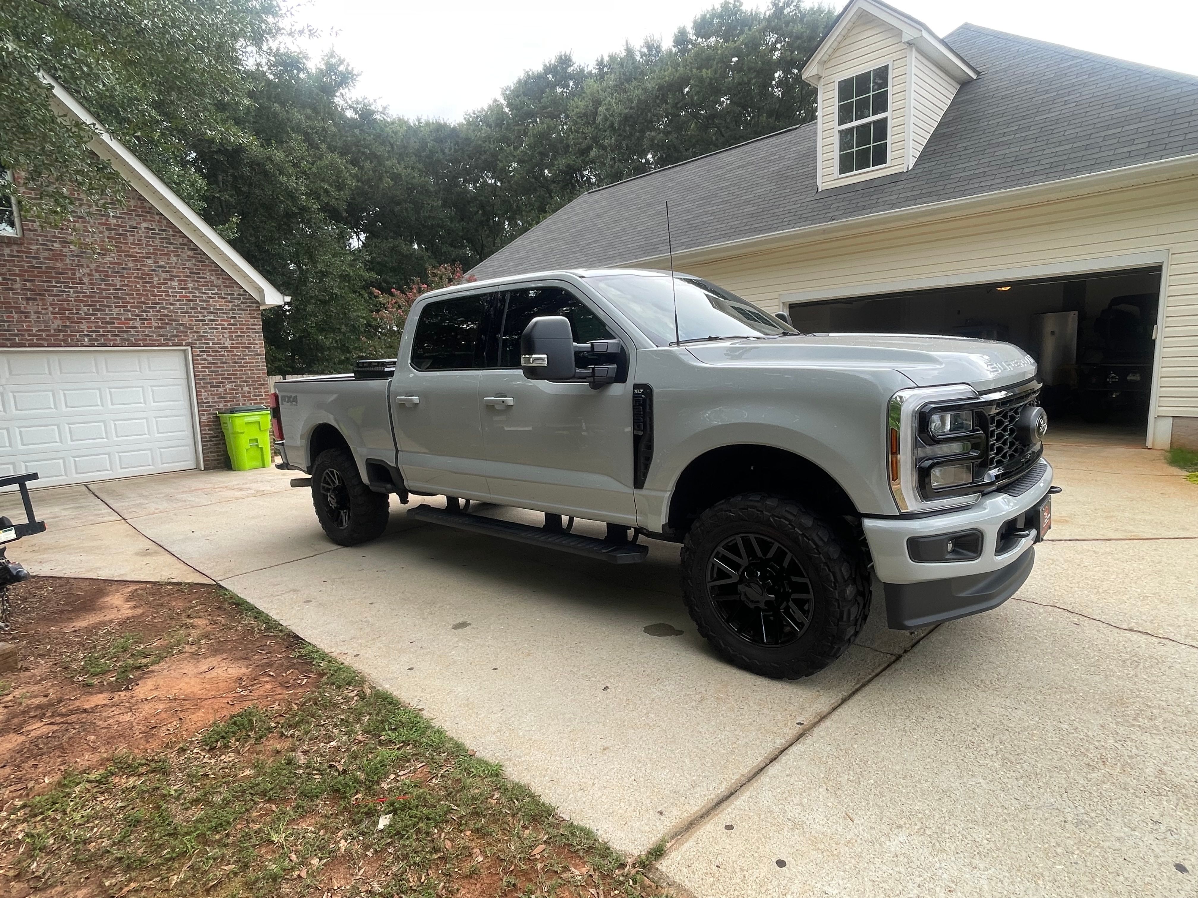 Used 2026 Ford F250 XLT w/ XLT Premium Package AWD/4WD image 2