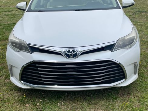 Used 2016 Toyota Avalon XLE Premium FWD image 2