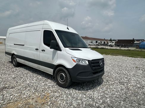 Used 2024 Mercedes-Benz Sprinter 2500 image 5