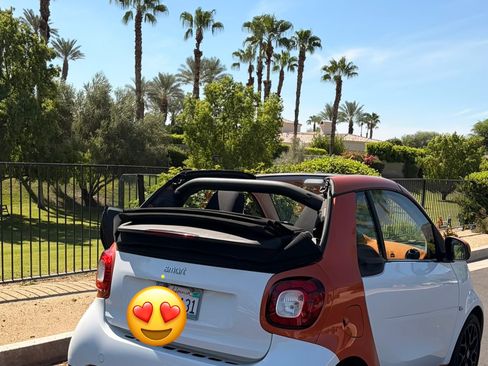 Used 2017 smart fortwo passion RWD image 8