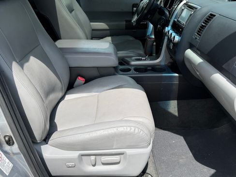 Used 2014 Toyota Sequoia Platinum AWD/4WD image 19