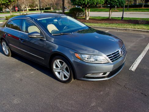 Used 2013 Volkswagen CC Sport image 24