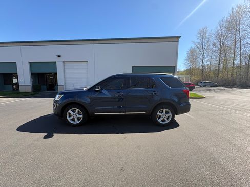 Used 2017 Ford Explorer XLT w/ Class II Trailer Tow Package image 6