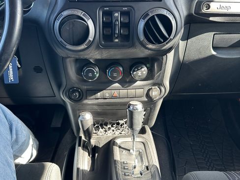 Used 2012 Jeep Wrangler Unlimited Sport image 13