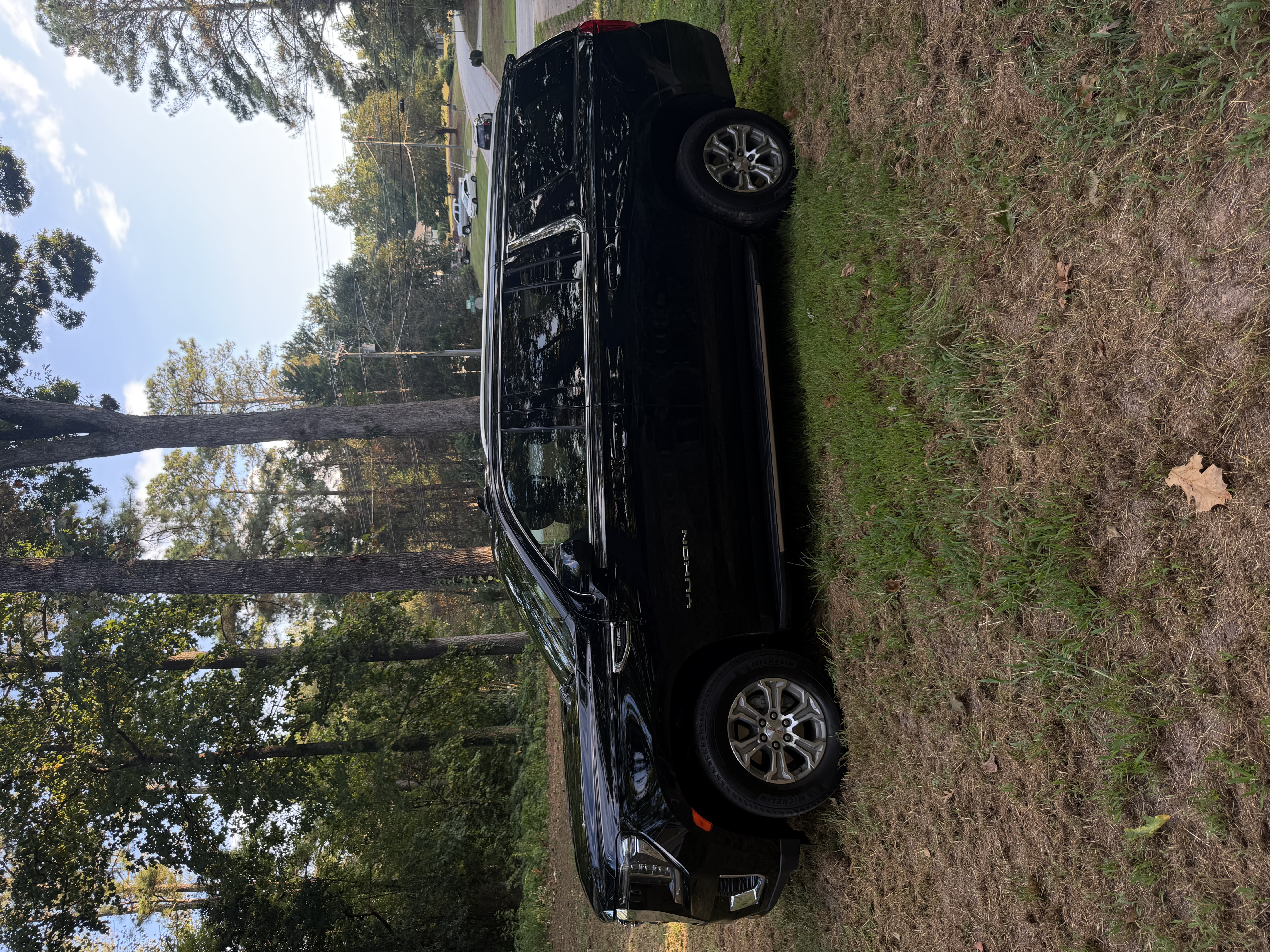 Used 2024 GMC Yukon XL SLE w/ Gmc Pro Safety Plus Package RWD image 4