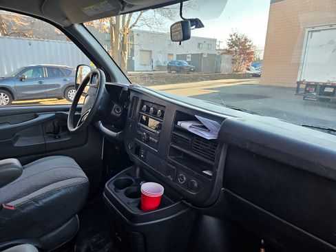 Used 2015 Chevrolet Express 3500 Extended image 17