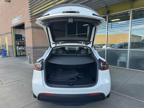 Used 2023 Tesla Model Y Performance image 2