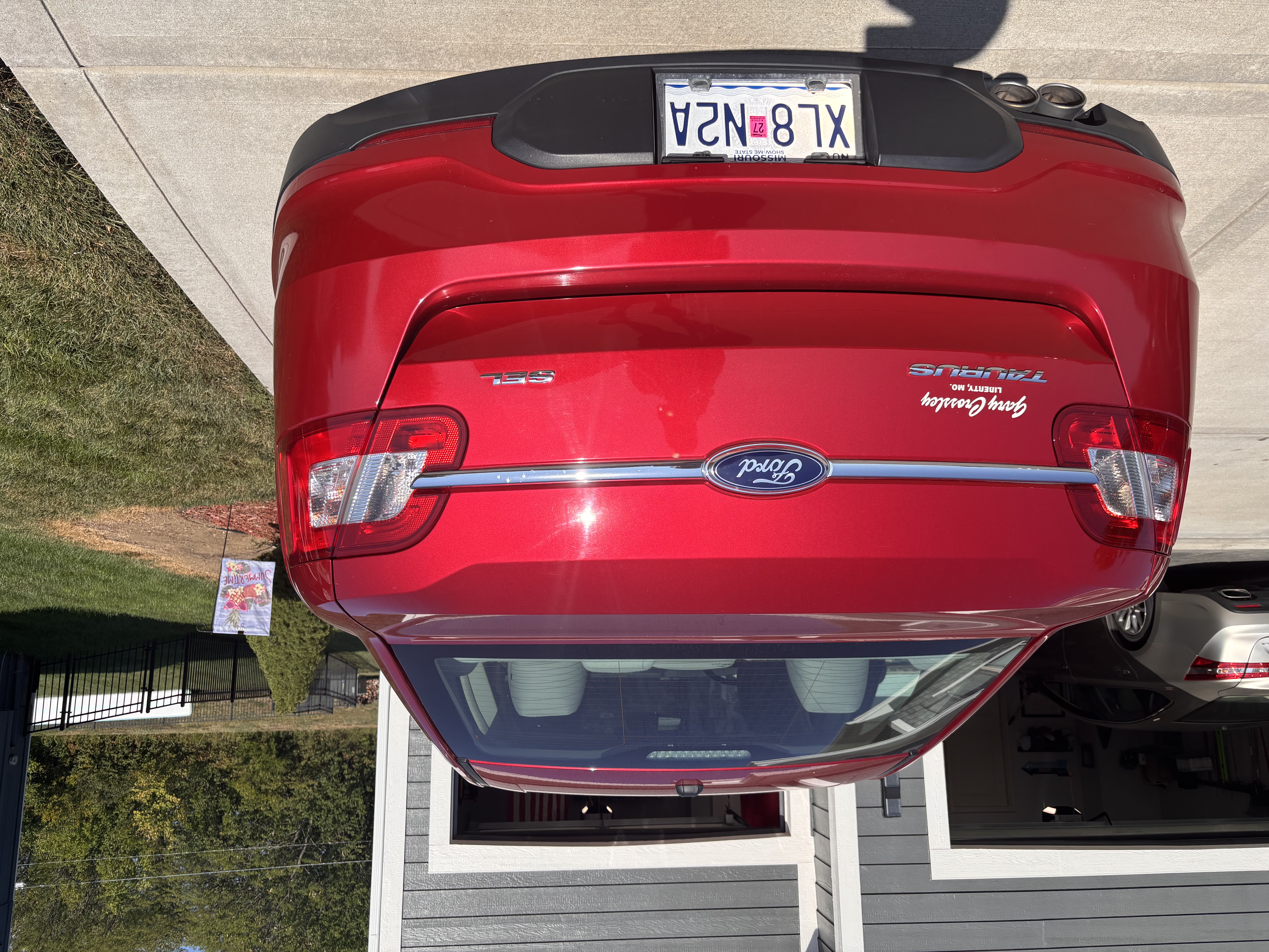 Used 2011 Ford Taurus SEL FWD image 4