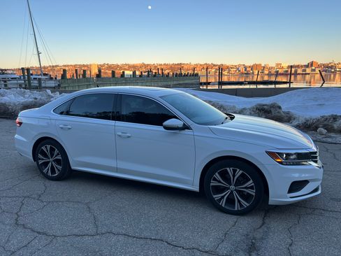 Used 2022 Volkswagen Passat 2.0T SE image 8