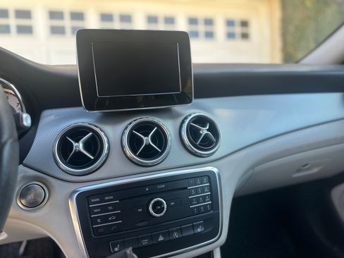 Used 2016 Mercedes-Benz GLA 250 image 12