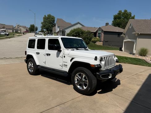 Used 2021 Jeep Wrangler Unlimited Sahara w/ Uconnect 4C Nav & Sound Group AWD/4WD image 1