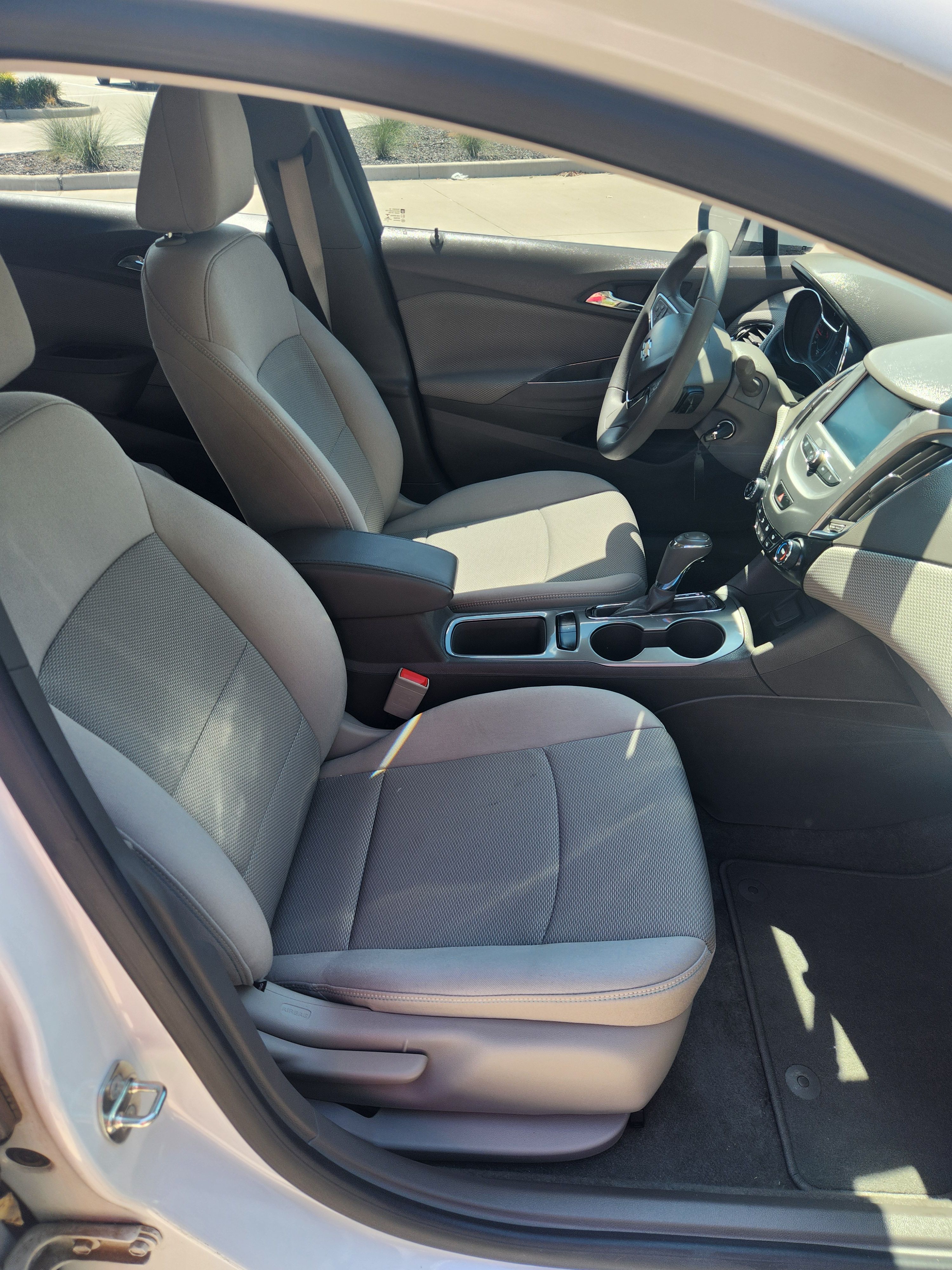 Used 2017 Chevrolet Cruze LT FWD image 22