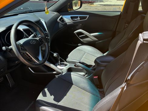 Used 2016 Hyundai Veloster w/ Option Group 02 image 9