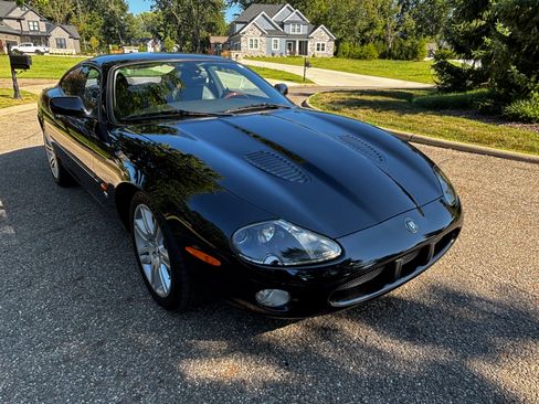 Used 2003 Jaguar XK8 Coupe RWD image 11