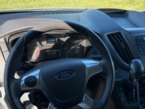 Used 2016 Ford Transit 150 XL image 5