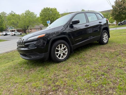 Used 2017 Jeep Cherokee Sport AWD/4WD image 10