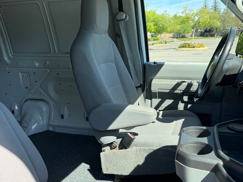 Used 2014 Ford E-250 and Econoline 250 w/ Power Group RWD image 9