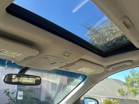 Used 2015 Nissan Pathfinder Platinum w/ Family Entertainment Package image 15