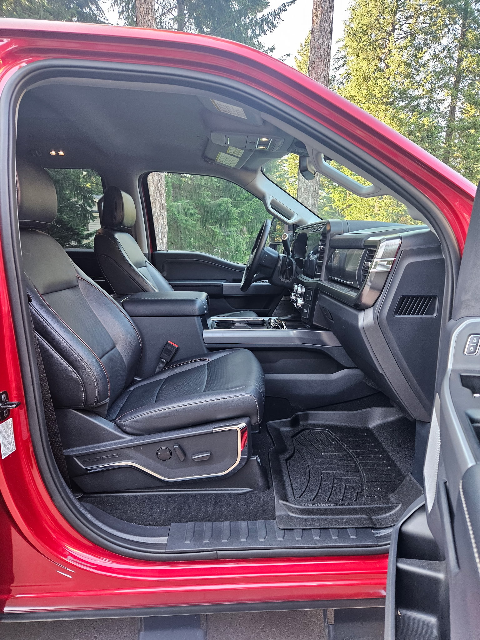 Used 2024 Ford F350 Lariat AWD/4WD image 13