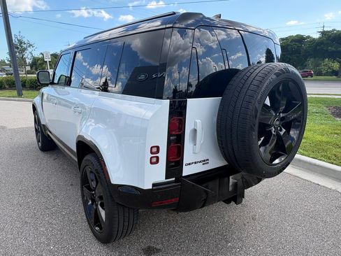 Used 2022 Land Rover Defender 110 X-Dynamic SE AWD/4WD image 5