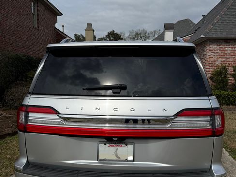 Used 2018 Lincoln Navigator L Reserve image 13