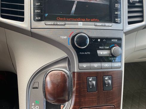 Used 2012 Toyota Venza Limited w/ Tow Pkg AWD/4WD image 8