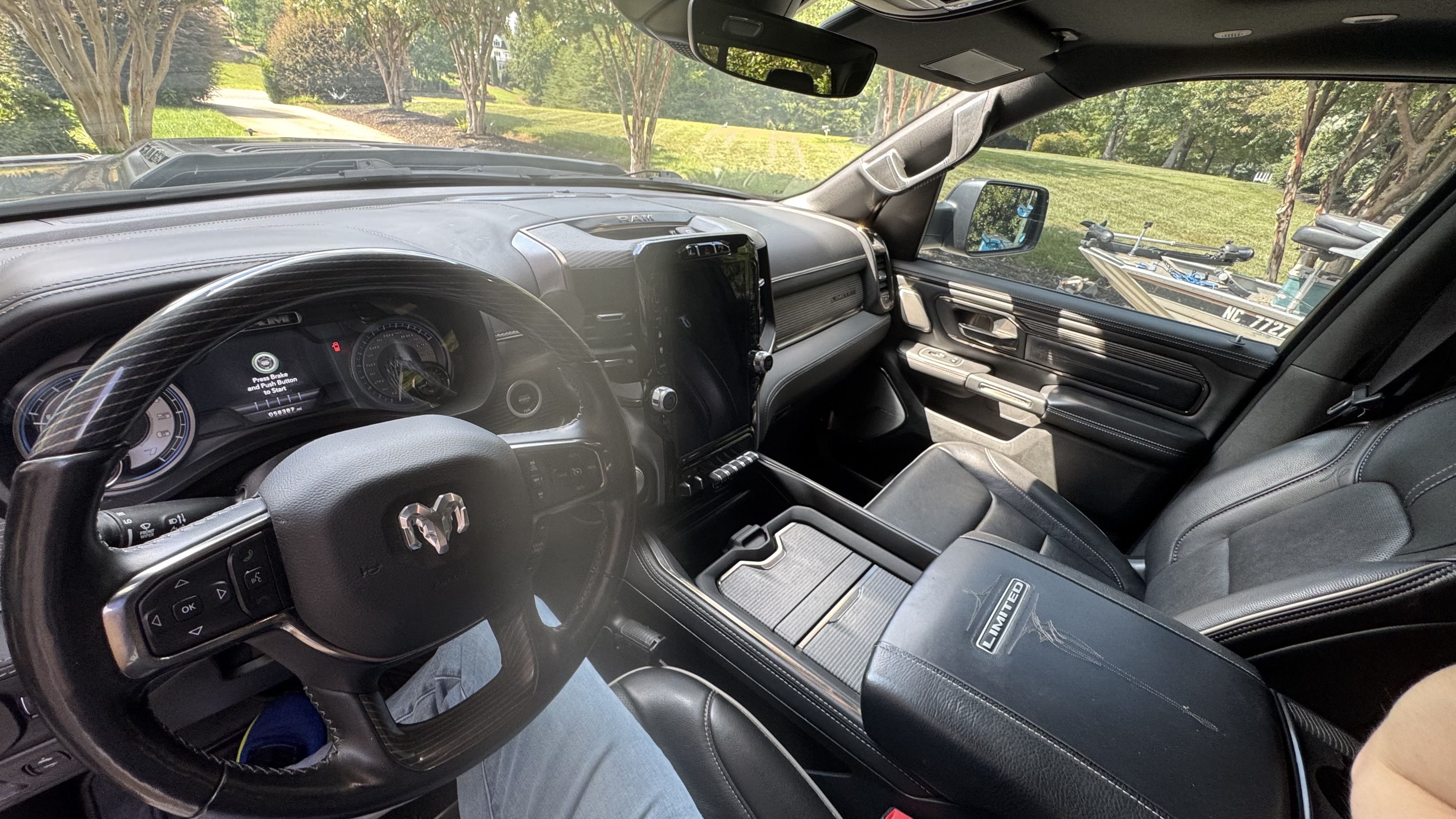 Used 2020 RAM 1500 Limited w/ Black Appearance Package AWD/4WD image 13