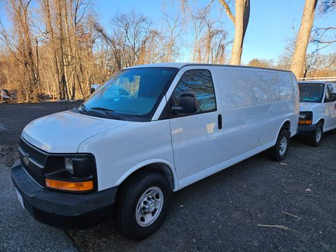 Used 2015 Chevrolet Express 3500 Extended image 1